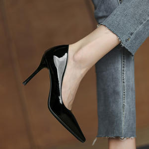 صندل نسائي احترافي من جلد البولي يوريثان بكعب رفيع مناسب للصيف والخريف، حذاء رسمي أنيق بمقدمة مدببة للعمل والمكتب برقبة عالية - Product Image 1