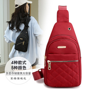 Bolso de Pecho Moderno Estilo T, Bolso Cruzado Ligero de Nailon Rosa con Orificio para Auriculares, Bolso de Hombro Pequeño Informal y Versátil - Product Image 3