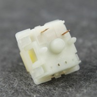 Interruptores Gateron KS-3X1 Milky Yellow V2 con 5 Pines RGB Lineales de 63g y Vástago MX para Teclado Mecánico