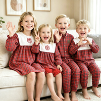 Tenue de Noël assortie pour frères et sœurs : Ensemble personnalisé avec col à revers pour petit garçon, barboteuse bébé et robe à carreaux rouge et vert pour petite fille