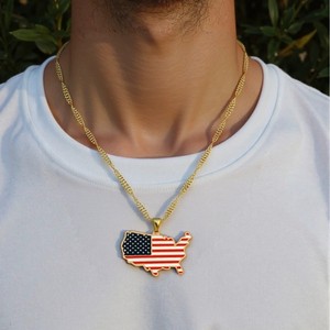 Collier avec pendentif <span class=keywords><strong>carte</strong></span> des <span class=keywords><strong>États</strong></span>-<span class=keywords><strong>Unis</strong></span> en acier inoxydable, plaqué or véritable 18 carats, émail, drapeau américain, fabriqué par le fabricant - Product Image 6