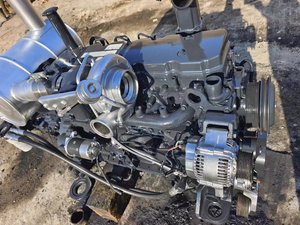 Moteur diesel d'occasion Komatsu 6D107E-1 avec six cylindres en ligne et turbocompresseur offrant une bonne économie de carburant - Product Image 4