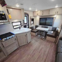Caravane tout-terrain de 24 pieds avec une chambre, cuisine extérieure et salle de bain, en acier, idéale pour le camping, à vendre