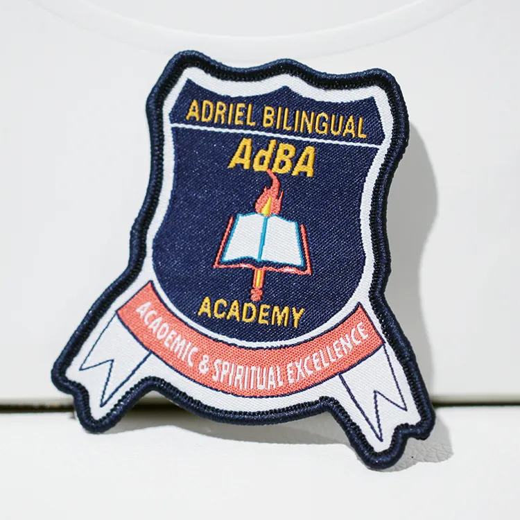 Insignias bordadas con lentejuelas, Logo bordado personalizado, chaqueta Bomber, parches bordados 3d para uniforme escolar, parche bordado