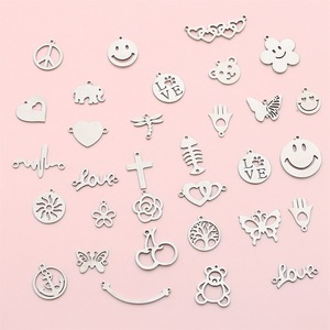 طقم مجوهرات وإسورة ساحرة للنساء مصنوعة بشكل سلسال من الفولاذ المقاوم للصدأ للبيع بالجملة - Product Image 3