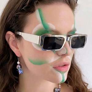 Lunettes de soleil carrées en métal vintage personnalisées avec logo, protection UV400, petites lunettes rectangulaires pour femmes, vente chaude - Product Image 1