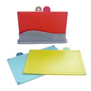 ชุดเขียงพลาสติกรหัสสี4ชิ้นพร้อมขาตั้งสำหรับวางอาหารปลอดภัยและทำความสะอาดง่ายสำหรับห้องครัว - Product Image 2