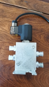 Solénoïde à deux positions et trois voies 12-24V pour commande d'excavatrice, pour grappin à bois hydraulique - Product Image 2