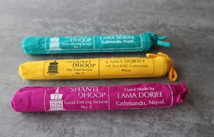 Incienso hecho a mano de Nepal, madera perfumada de sándalo y material de semillas para uso religioso, fragancia de día y noche temprano en la mañana - Product Image 5