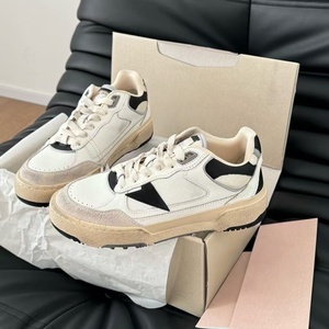 Chaussures de créateur en cuir véritable, baskets Goose à lacets, antidérapantes, confortables, style urbain, finition dorée vieillie, doublure en maille - Product Image 1