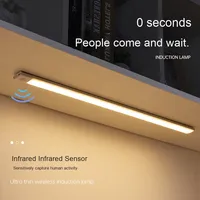 Lumière nocturne intelligente à détecteur de mouvement magnétique rechargeable à trois couleurs à intensité variable, lumière LED sous l'armoire de cuisine