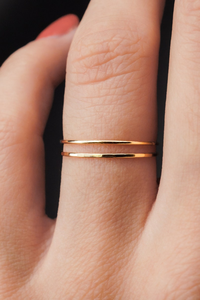 Edelstahl Vergoldeter Unisex Stapelring Ultra-Dünn .7mm Zarter Durchbohrbarer Super Schmaler Extra Dünner Winziger Ring - Product Image 3