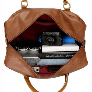 Sac de voyage élégant en cuir végétalien pour homme, sac de week-end, sac à dos, sac de randonnée, sac de voyage pour une nuit, convertible en 3 modes - Product Image 4