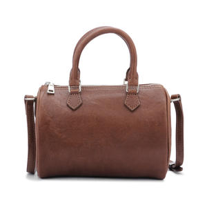 Sac Boston élégant et tendance en cuir de vachette, forme boule de bowling, tannage végétal, imperméable, avec fermeture éclair et doublure en polyester - Product Image 5