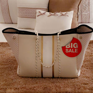 حقيبة شاطئ نسائية كبيرة من النيوبرين، حقيبة يد للسيدات بتصميم شعار، بيع بالجملة، تصميم فاخر، حقيبة كتف صيفية رائجة - Product Image 1