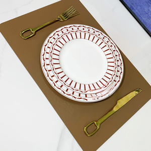 Service de table en porcelaine fine rayé rouge, comprenant des bols et assiettes en céramique, assiette à steak et assiette à petit-déjeuner - Product Image 3