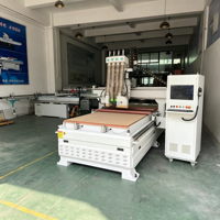 Máquina CNC Multifuncional Z-3000 para Procesamiento de Paneles de Puertas de Gabinetes, Fresado y Corte