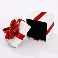 Caja de Regalo Navideña Personalizada con Tapa de Cielo y Tierra, Fabricada con Materiales Reciclados, con Grabado y Laminado Mate