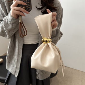 Sac seau pour femme en PU plissé rétro avec fermeture à glissière, grande capacité, design minimaliste chic, nouvelle arrivée - Product Image 2