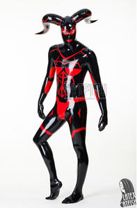 Disfraz <span class=keywords><strong>de</strong></span> <span class=keywords><strong>Látex</strong></span> Negro con Cuernos Inflables 'Cernunnos' y Pechos para Hombre, con Capucha y Guantes con Ribete Rojo - Product Image 5