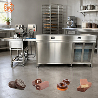 Ligne de production automatique de gaufrettes et biscuits TUORONG avec machine d'enrobage au chocolat intégrée et tunnel de refroidissement pour un enrobage efficace