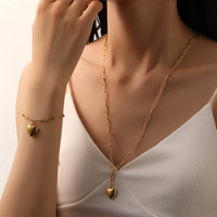 Collier ras du cou tendance pour femme en acier inoxydable plaqué or 18 carats avec pendentif cœur pêche, style japonais et coréen simple