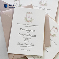 Cartes de mariage personnalisées avec motif floral aquarelle imprimé sur mesure, fabriquées par un fabricant ODM, avec enveloppe or rose pour une image de marque haut de gamme