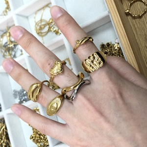 แหวนสแตนเลสแบบเปิดปรับขนาดได้ ชุบทอง 18K ดีไซน์หยดน้ำสองสี ขายส่ง - Product Image 2