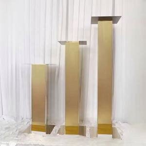 طقم حامل زهور زجاجي أنيق طويل ذهبي اللون من الفولاذ المقاوم للصدأ لتزيين حفلات الزفاف وطاولات الكيك - Product Image 2