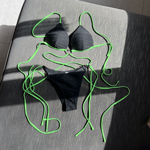 Conjunto de Bikini de 2 Piezas para Mujer, con Textura y Colores en Contraste, Top Triangular con Tirantes Cruzados, Tanga con Lazos Laterales, Spandex/Poliéster - Product Image 6