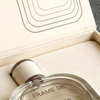 Boîte rigide magnétique personnalisée de style livre blanc pour présentation horizontale de flacon de parfum, pour emballage de parfum sur mesure