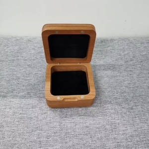 Boîte à bagues de fiançailles <span class=keywords><strong>en</strong></span> <span class=keywords><strong>bois</strong></span> écologique avec gravure sculptée pour la <span class=keywords><strong>décoration</strong></span> de la maison - Boîte à bijoux de rangement rustique - Product Image 1