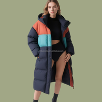 Doudounes et manteaux personnalisés ODM/OEM pour femmes, 90 % duvet de canard blanc, à capuche, blocs de couleur horizontaux, longs, amples, style streetwear, pour l'hiver