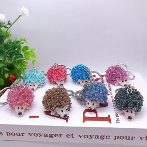 Llavero de erizo lindo hecho a mano con cuentas pequeñas, accesorio delicado para bolso de mujer y niña, decoración para cartera, regalo de cumpleaños - Product Image 1