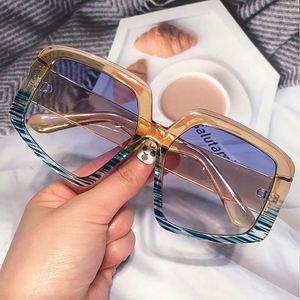 Nouvelles Lunettes de Soleil Tendance à Grande Monture Dégradée Orange Bleu, Forme Irrégulière, Couleur Bonbon, Style Œil de Chat Carré pour Femme - Product Image 4