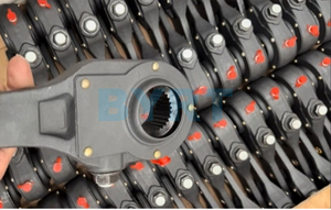 Ajusteur de mou manuel de rupture de <span class=keywords><strong>prix</strong></span> usine 1 3 trous 10 28 37 dents pour les essieux Fuwa pièces de rechange de bras de réglage de rupture de camion - Product Image 4