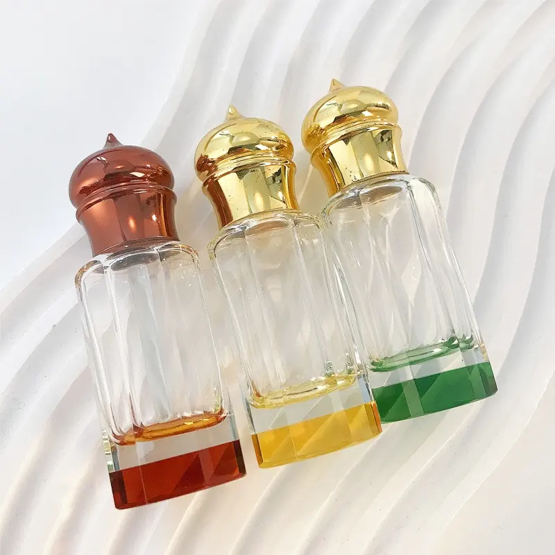Bottiglia di vetro di cristallo di alta qualità piccola bottiglia ottagonale con coperchio in lega di zinco per l'erogazione di profumo di olio essenziale