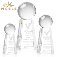 Trophée de baseball sphérique en cristal gravé sur mesure de haute qualité avec base conique trapézoïdale transparente pour reconnaissance sportive