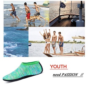 Accesorios de playa para acampar, nadar descalzo, calcetines acuáticos de secado rápido para adultos, zapatos de Yoga antideslizantes, calcetines de buceo en piscina con logotipo personalizado - Product Image 4