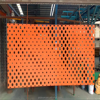 Panneau mural décoratif en aluminium perforé avec un motif de trous carrés modernes pour le revêtement de façade extérieur et intérieur
