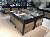 Presentatietafel voor verse producten, supermarkt schap, groente- en fruitkast voor winkels