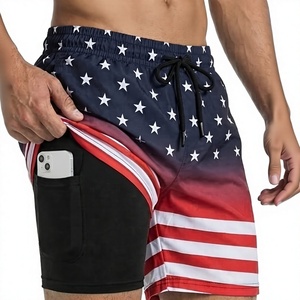 Short de bain pour hommes avec imprimé drapeau dégradé, séchage rapide, taille élastique, avec poche latérale - Product Image 2