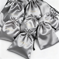 Sac anti-poussière en satin avec logo personnalisé, sac de rangement en satin avec cordon de serrage, pochette anti-poussière personnalisée pour bijoux, perruques, chaussures, cosmétiques