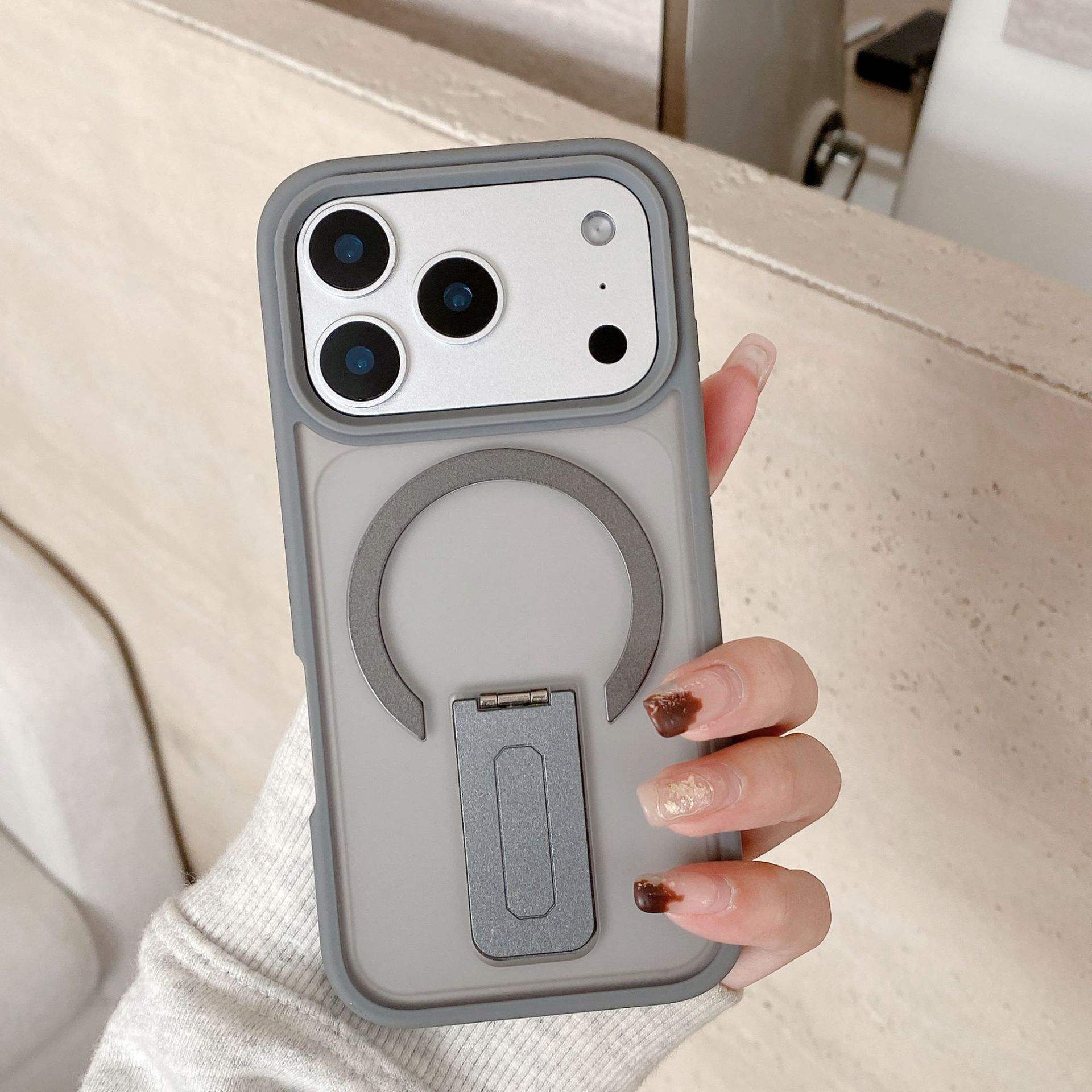 สีเทาไทเทเนียม