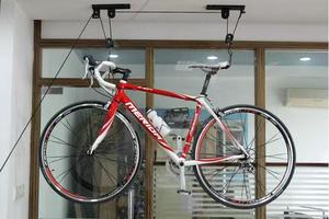Soporte de <span class=keywords><strong>techo</strong></span> para bicicleta, gancho de suspensión para bicicleta de montaña, estante de exhibición de pared para el hogar, <span class=keywords><strong>colgador</strong></span> de <span class=keywords><strong>techo</strong></span> para bicicleta, artefacto de almacenamiento interior - Product Image 3