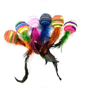 Juguete interactivo de bádminton para gatos con envolturas coloridas, ideal para burlarse y pasear a su gato - Product Image 5