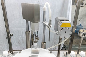 Semi-ropper Glass <span class=keywords><strong>Semin</strong></span> automatique pour bouteilles avec convoyeur Pneumatique plastique bouteille scellage capsuleuse capsulage Machine de remplissage - Product Image 6