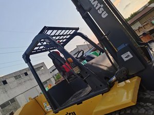 Chariot élévateur à fourche d'occasion d'origine japonaise, 16 tonnes, Komatsu, moteur diesel, engin lourd, avec accessoire tarière, certifié CE - Product Image 5