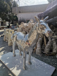 <span class=keywords><strong>Escultura</strong></span> de arte pop de diseño interior hecha a medida, espejo de tamaño real, mosaico brillante, estatua de caballo de discoteca, <span class=keywords><strong>escultura</strong></span> de caballo de gran tamaño - Product Image 2