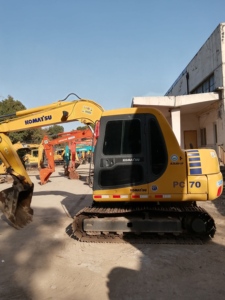 Miniexcavadora Komatsu de 7 toneladas Proveedor de Shanghai Excavadora sobre orugas Serie PC70 PC56 PC78 PC35mr PC30mr PC40mr PC50mr Cummins Motor - Product Image 6